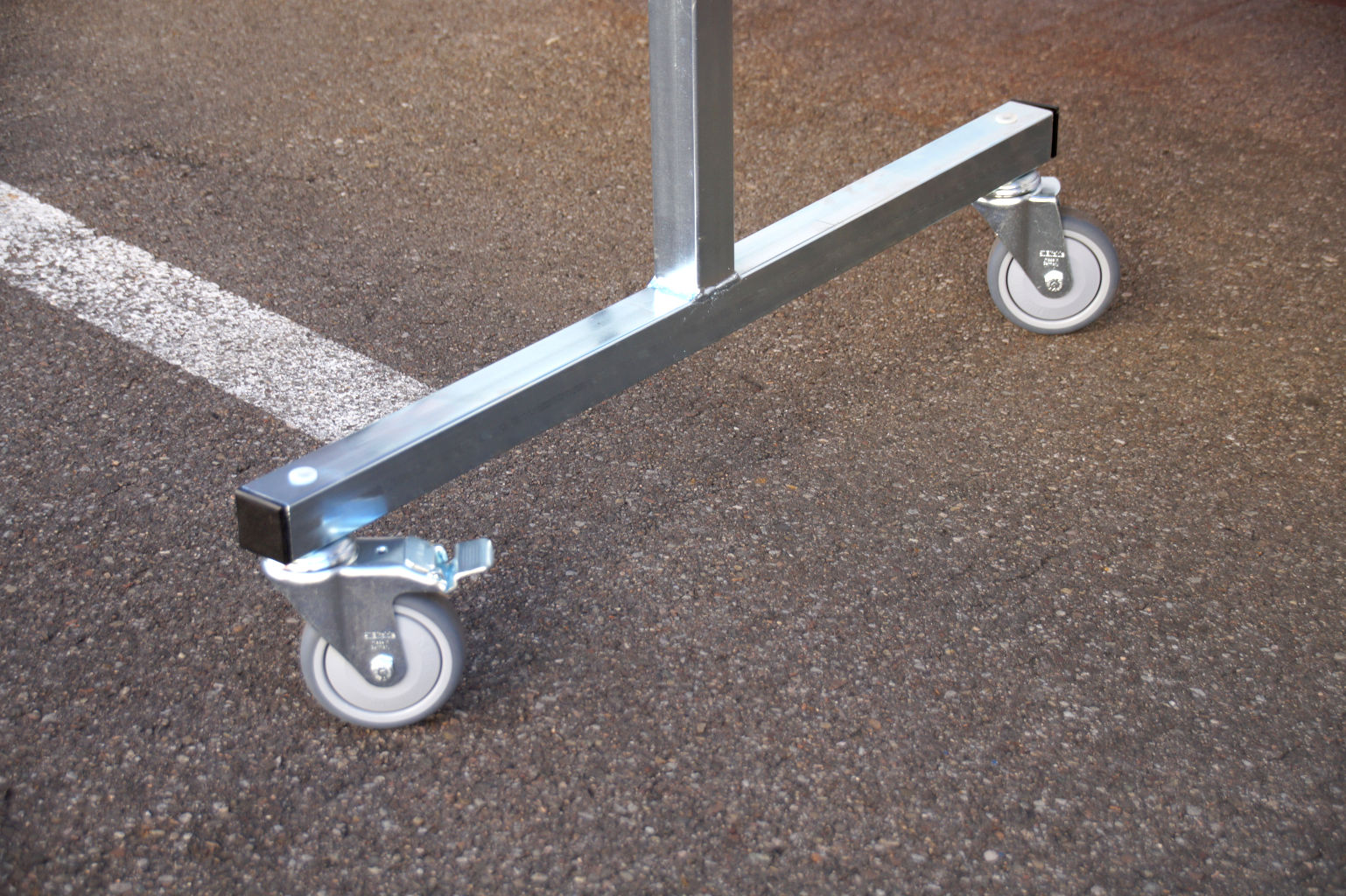 fahrgestell von mobilen lamellen-schutzvorhang
